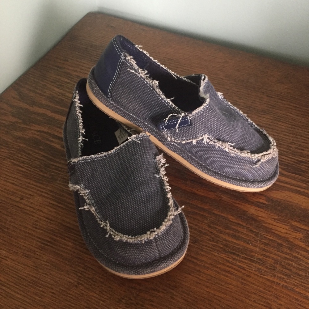 Children’s Place Sanuk style slip on summer shoes